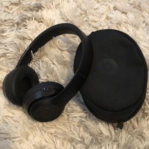 Matte black Beats
